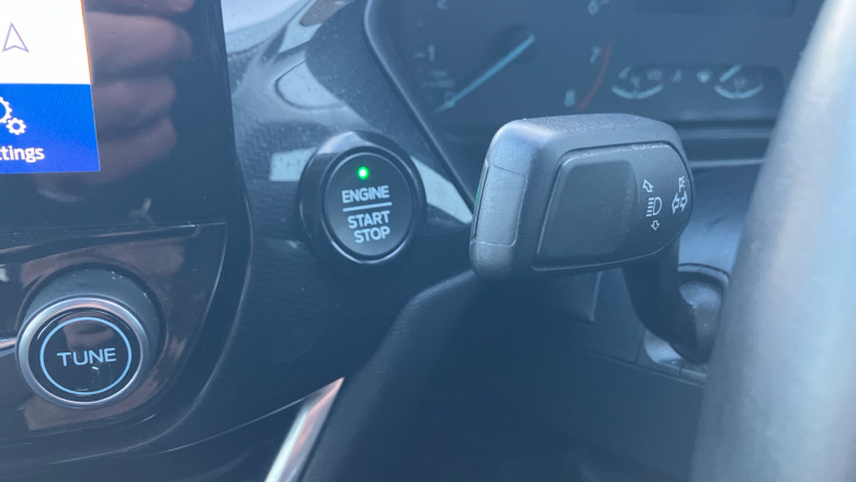 Ford Puma 1.0 EcoBoost Hybrid mHEV Titanium Design 5dr DCT Petrol Hatchback